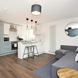  Apartment Joivy Contemporary Royal Mile With Balcony United Kingdom
