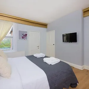  Holiday home Ideal Abode Abbots 4 En-suite United Kingdom
