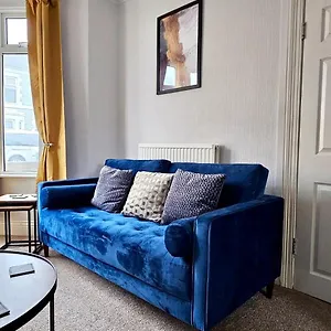  Apartment Vale House By Switchback United Kingdom